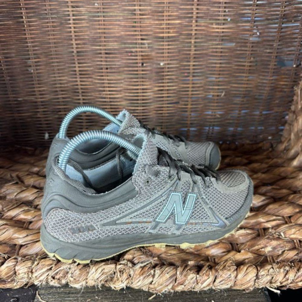 New Balance Sz 8‎ Women's Gray Trail Running Sneaker Shoes